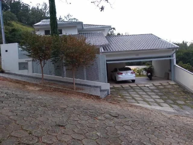 Imagem: Casa à venda em Itajubá-MG, bairro Pinheirinho