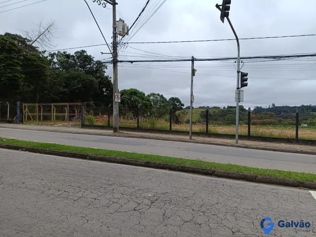 Imagem: O terreno possui 33.598m² de Área Privada e está