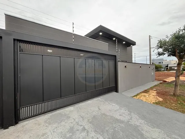 Imagem: A casa possui 3 Dormitórios, 1 Suíte, 2 Banheiros, 2