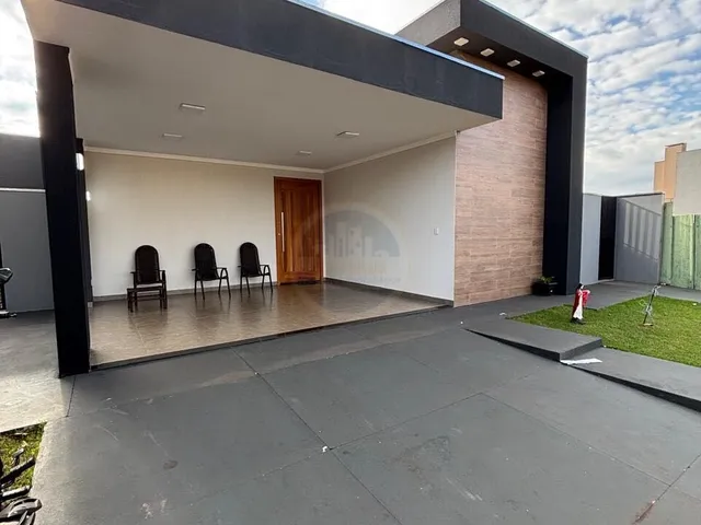 Imagem: A casa possui 3 Dormitórios, 1 Suíte, 2 Banheiros, 2