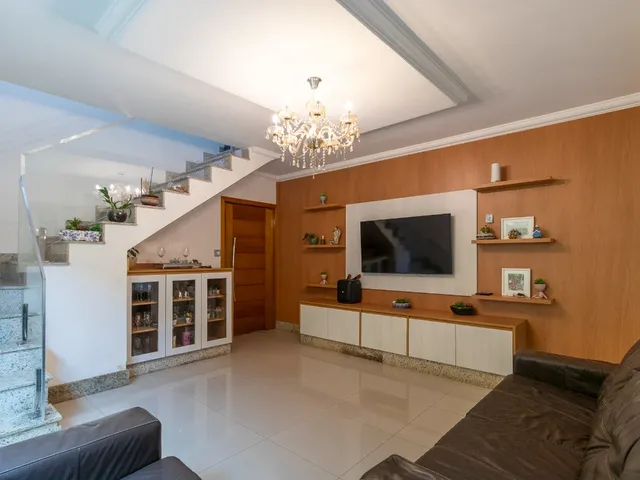 Imagem: Casa à venda no bairro Interlagos em São