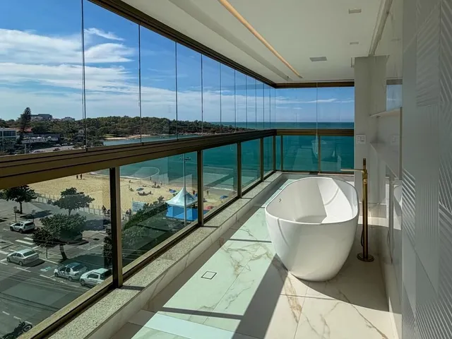 Imagem 11: Apartamento frente para o mar, reformado, 4 quartos, 3 suítes, 329m², 4 vagas, varanda