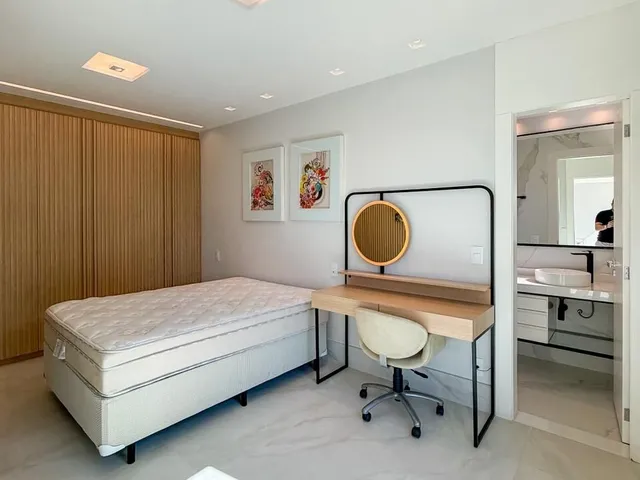 Imagem 10: Apartamento frente para o mar, reformado, 4 quartos, 3 suítes, 329m², 4 vagas, varanda