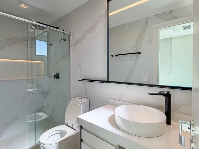 Imagem 13: Apartamento frente para o mar, reformado, 4 quartos, 3 suítes, 329m², 4 vagas, varanda