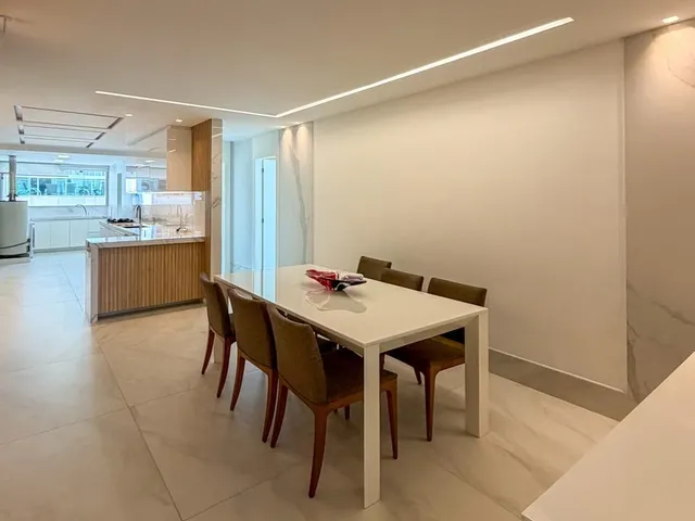 Imagem 14: Apartamento frente para o mar, reformado, 4 quartos, 3 suítes, 329m², 4 vagas, varanda