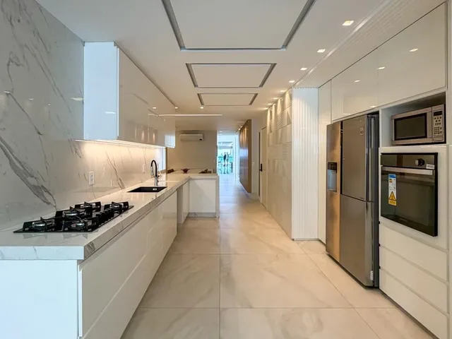Imagem 5: Apartamento frente para o mar, reformado, 4 quartos, 3 suítes, 329m², 4 vagas, varanda