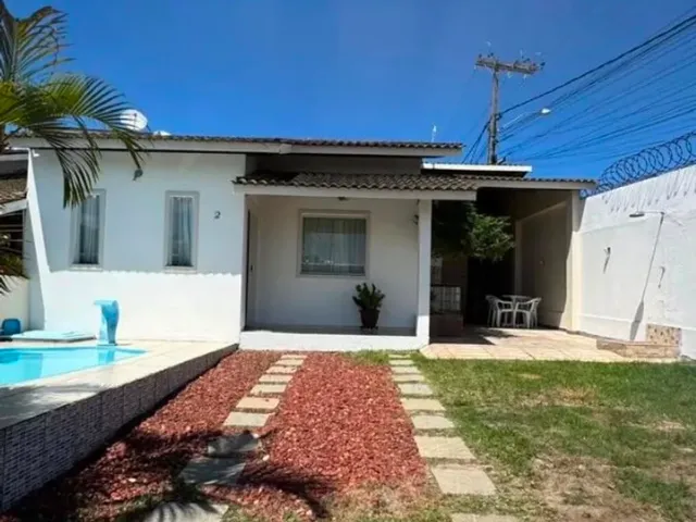 Imagem: A casa possui 2 Dormitórios, 1 Suíte, 1 Banheiro, 2 Vagas