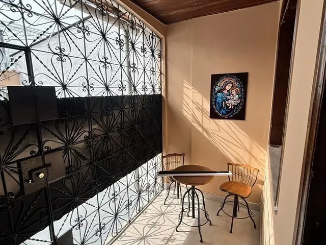 Imagem: Casa com Quintal Grande à Venda no Bairro