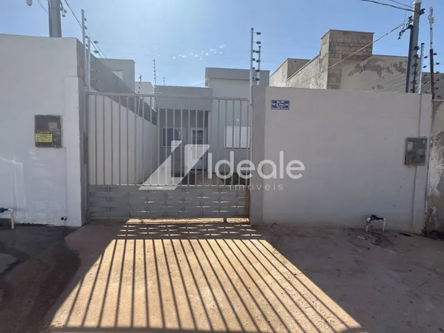 Imagem: A casa possui 2 Dormitórios, 1 Banheiro, 1 Vaga na