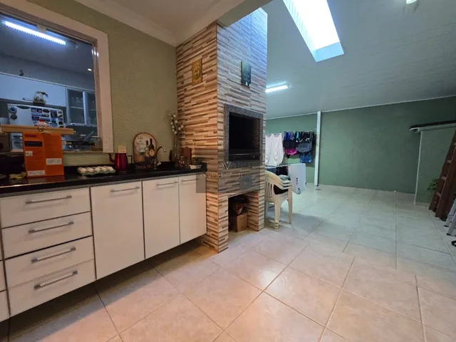 Imagem 2: Sobrado à venda frente para a rua no Novo Mundo com 3 quartos R$ 899.000,00