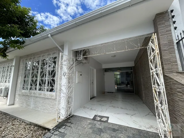 Imagem: Sala Pronta para Uso No Canto/Estreito