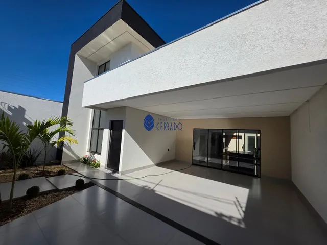 Imagem: Casa Térrea com Fachada Imponente à Venda