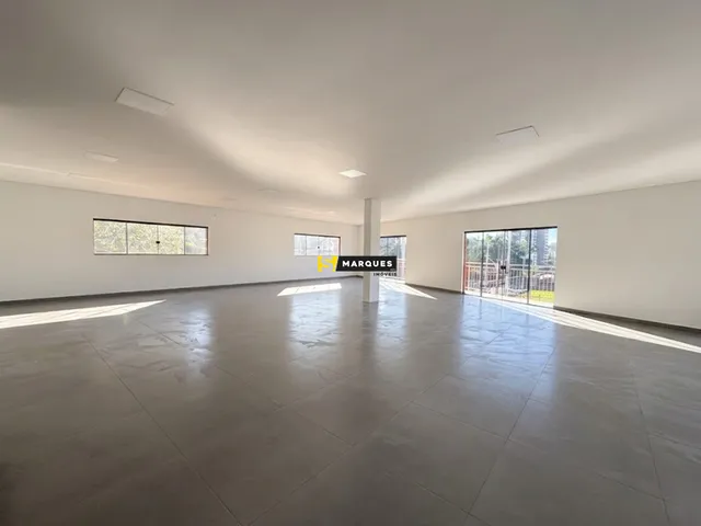 Imagem 9: Ponto Comercial Estratégico de 275m² - Amplo Espaço no Bairro Glória