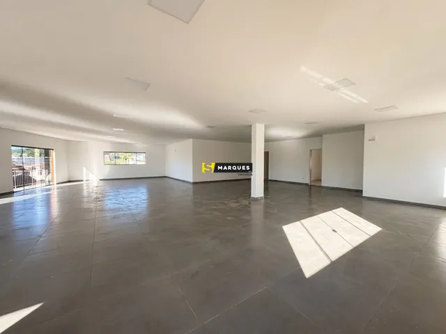 Imagem 4: Ponto Comercial Estratégico de 275m² - Amplo Espaço no Bairro Glória