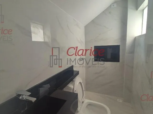 Imagem 8: Se seu sonho é morar numa casa moderna, nova e ainda em condomínio fechado, pertinho