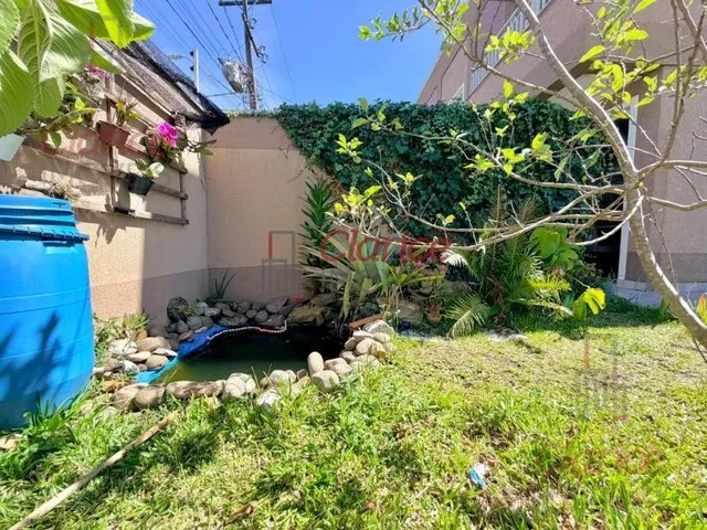 Imagem 8: Impecável sobrado de esquina, semi-mobiliado, com amplo espaço de terreno na frente e