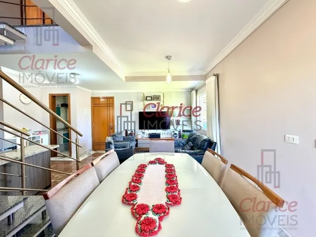 Imagem 3: Impecável sobrado de esquina, semi-mobiliado, com amplo espaço de terreno na frente e