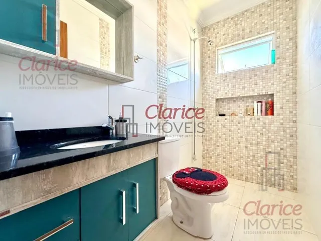 Imagem 11: Impecável sobrado de esquina, semi-mobiliado, com amplo espaço de terreno na frente e