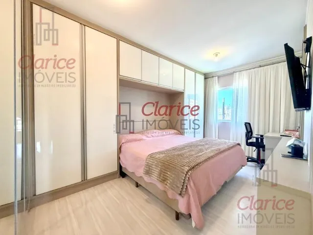 Imagem 4: Impecável sobrado de esquina, semi-mobiliado, com amplo espaço de terreno na frente e