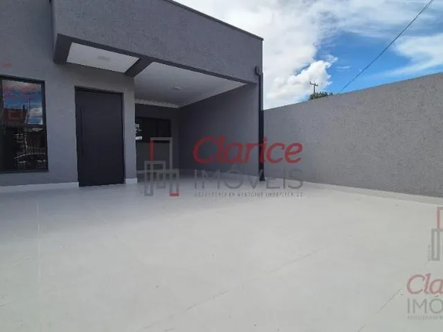 Imagem 9: ENDEREÇO PRIVILEGIADO! Pontos fortes: Localização e estilo da casa. Casa nova, estilo