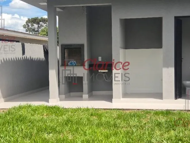 Imagem 4: ENDEREÇO PRIVILEGIADO! Pontos fortes: Localização e estilo da casa. Casa nova, estilo