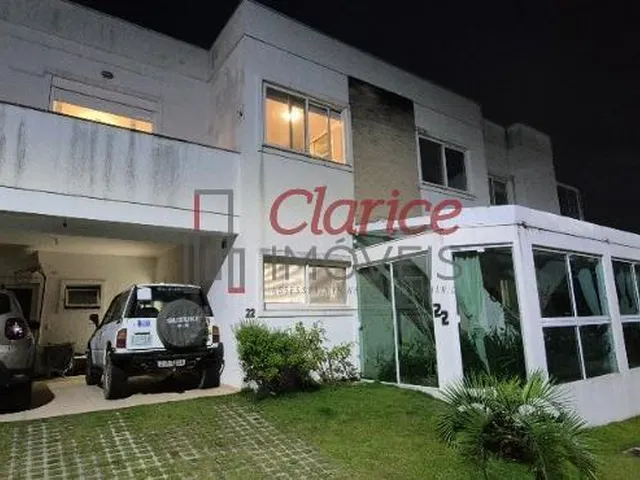 Imagem 4: Espetacular residência em Condomínio Fechado, construída num terreno de esquina, pela