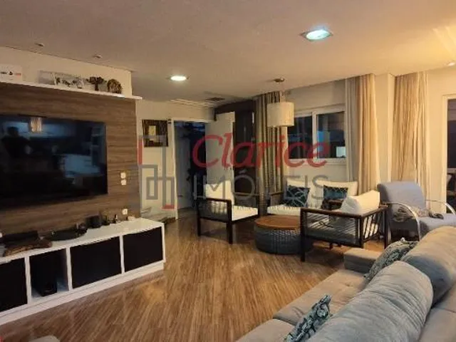 Imagem 5: Espetacular residência em Condomínio Fechado, construída num terreno de esquina, pela