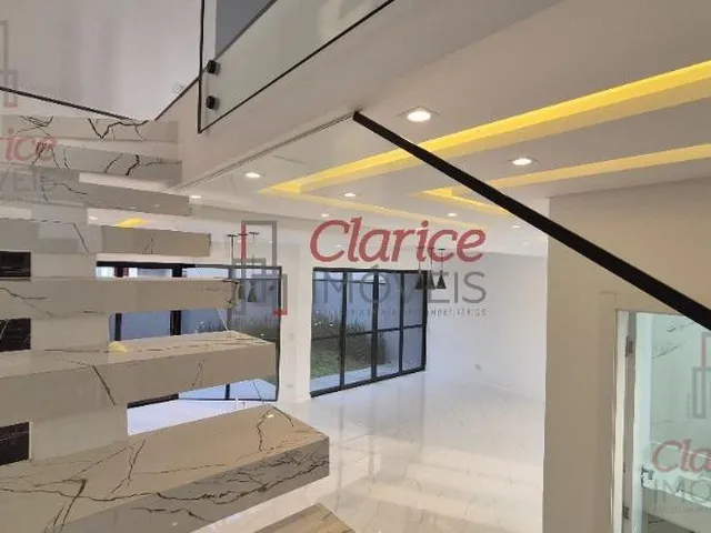 Imagem 2: Luxuoso Triplex em Condomínio fechado, medindo 259 metros privativos que se dividem num