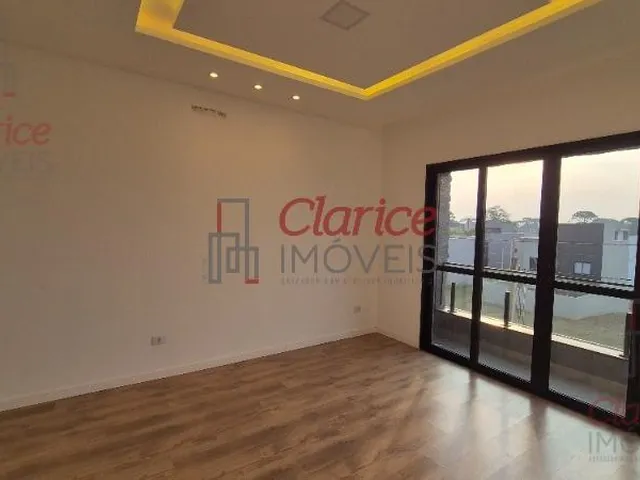 Imagem 8: Luxuoso Triplex em Condomínio fechado, medindo 259 metros privativos que se dividem num