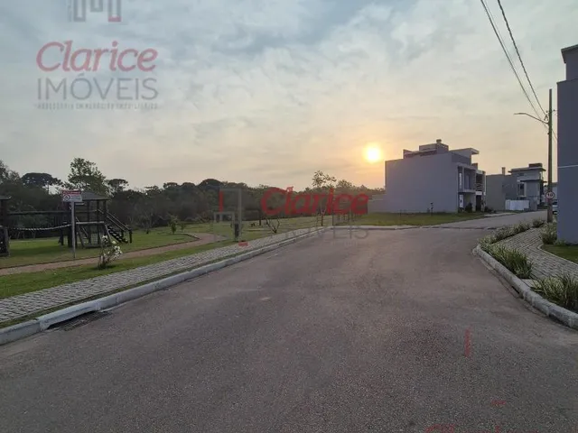 Imagem 11: Luxuoso Triplex em Condomínio fechado, medindo 259 metros privativos que se dividem num