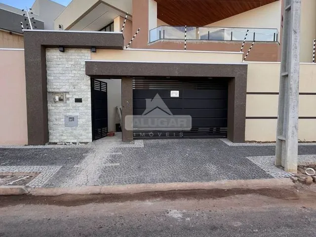 Imagem: A casa possui 3 Dormitórios, 3 Suítes, 4 Banheiros, 3