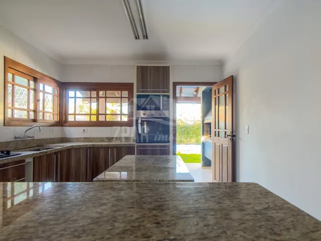 Imagem 7: Casa à Venda no Condomínio Ipanema Mountain Ville com 3 Suítes e Piscina na Zona Sul