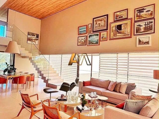 Imagem: A casa em condomínio possui 4 Dormitórios, 4 Suítes, 5
