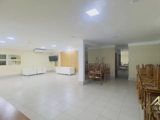 Imagem: O apartamento possui 5 Dormitórios, 1 Suíte, 3 Banheiros,