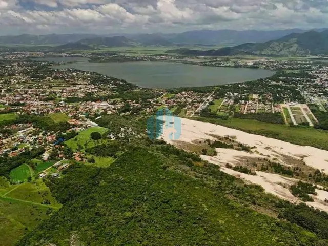 Imagem 4: Belos Apartamentos a Poucos Minutos do Centro e Belas Praias da Região, Ressacada