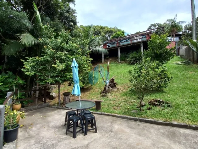 Imagem 2: Duas Casas em Amplo Terreno, com Bela Vista p/ Mar, a 900 m da Praia da Gamboa, Gamboa