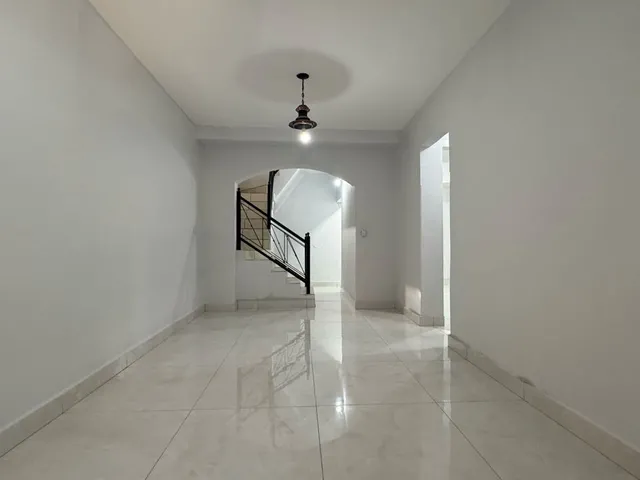 Imagem 16: Sobrado para locação no Setor Coimbra, Goiânia-GO: 4 quartos, 1 suíte, 2 salas, 3