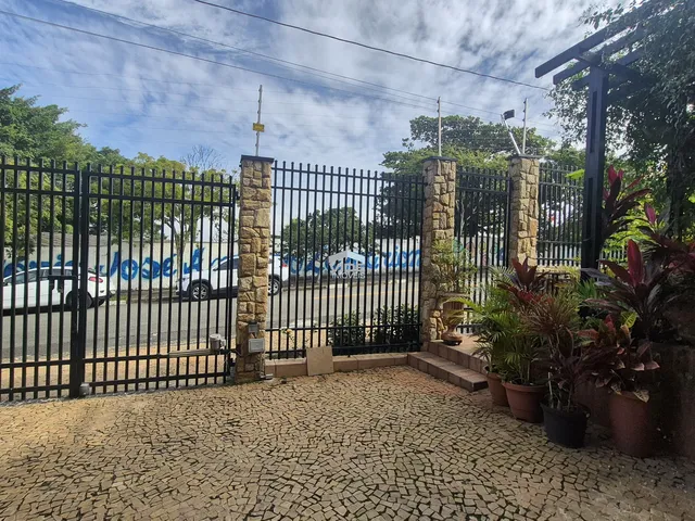 Imagem: A casa possui 3 Dormitórios, 1 Suíte, 3 Banheiros, 4