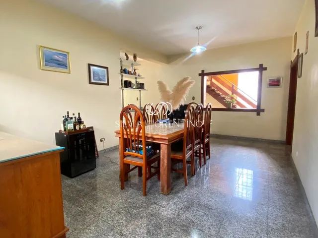 Imagem 9: Casa de Luxo À Venda na Vila Costa, Taubaté-Sp: 5 Quartos, 2 Suítes, 3 Banheiros, 4 Vagas de Garagem, 264M² de Área!