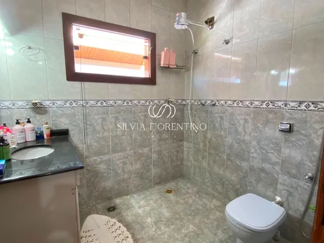 Imagem 4: Casa de Luxo À Venda na Vila Costa, Taubaté-Sp: 5 Quartos, 2 Suítes, 3 Banheiros, 4 Vagas de Garagem, 264M² de Área!