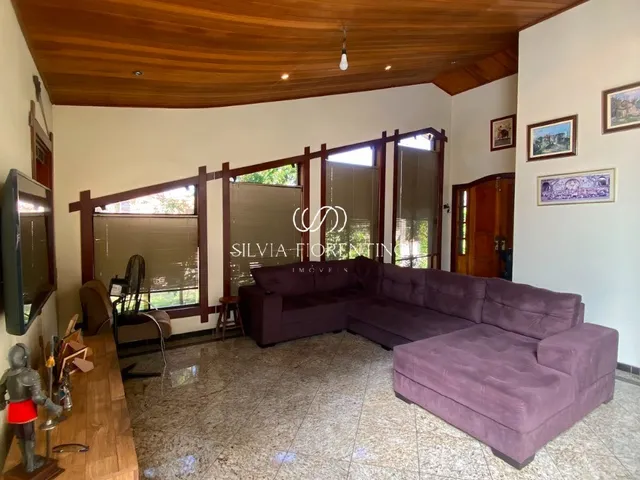 Imagem 6: Casa de Luxo À Venda na Vila Costa, Taubaté-Sp: 5 Quartos, 2 Suítes, 3 Banheiros, 4 Vagas de Garagem, 264M² de Área!