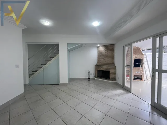 Imagem: A casa possui 3 Dormitórios, 1 Suíte, 3 Banheiros, 2