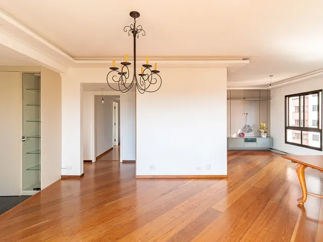 Imagem: O apartamento possui 3 Dormitórios, 1 Suíte, 4 Banheiros,