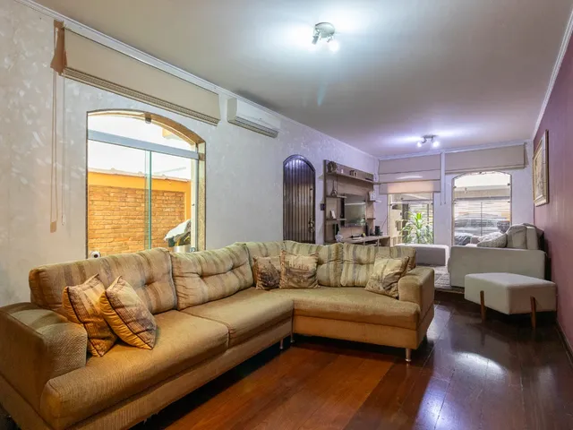 Imagem: A casa possui 3 Dormitórios, 1 Suíte, 6 Banheiros, 2