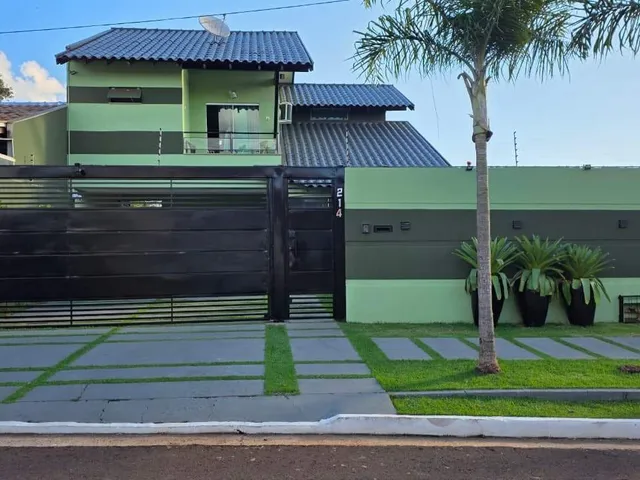 Imagem: A casa possui 2 Dormitórios, 1 Suíte, 5 Vagas na garagem,