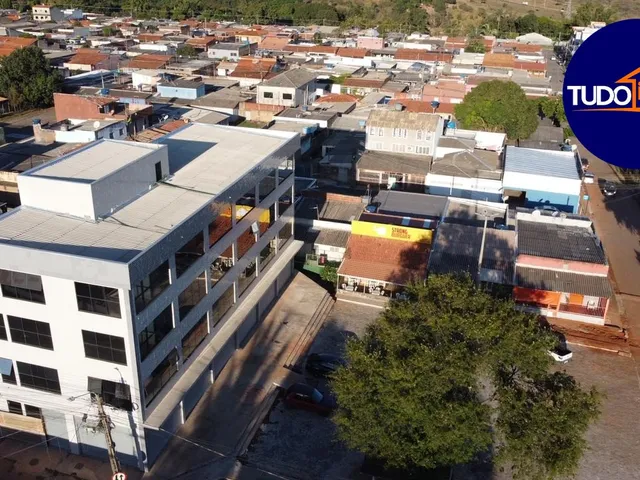 Imagem 3: Tudo Imóveis - Vende Lindo Prédio novinho em folha, em frente ao Semáforo da Força