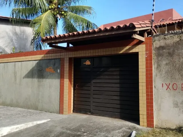 Imagem: A casa possui 4 Dormitórios, 1 Suíte, 3 Banheiros, 2