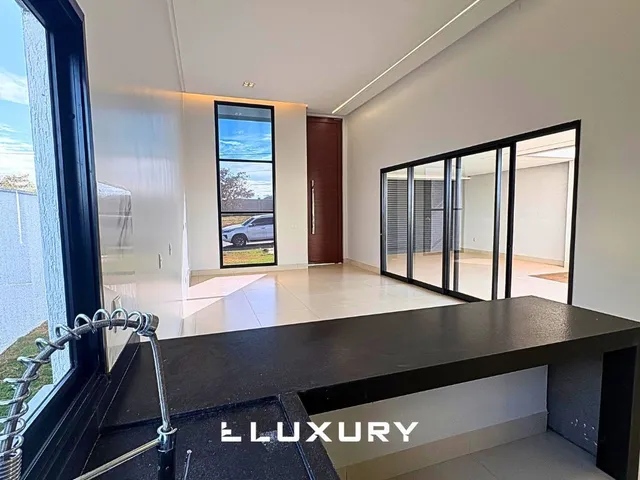 Imagem 11: Casa Alto Padrão com 3 Suítes e Piscina no Terras Alpha I