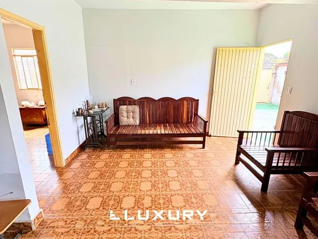 Imagem: Casa com Quintal Amplo e Excelente Potencial