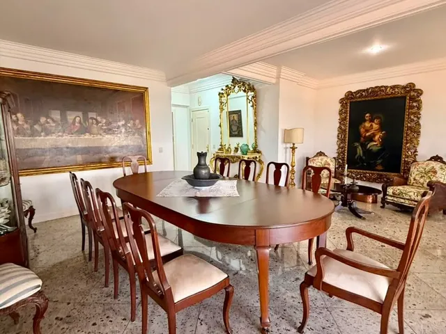Imagem 2: Apartamento frente para o mar, 300m², 4 suítes, 2 vagas, amplo e arejado